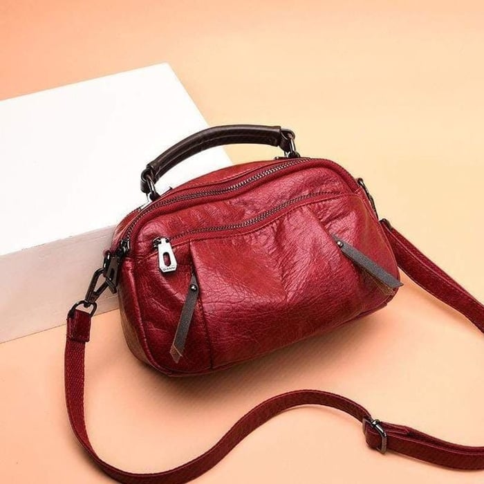 Daisy | Compact and Versatile Bag in Golden Cognac Hue