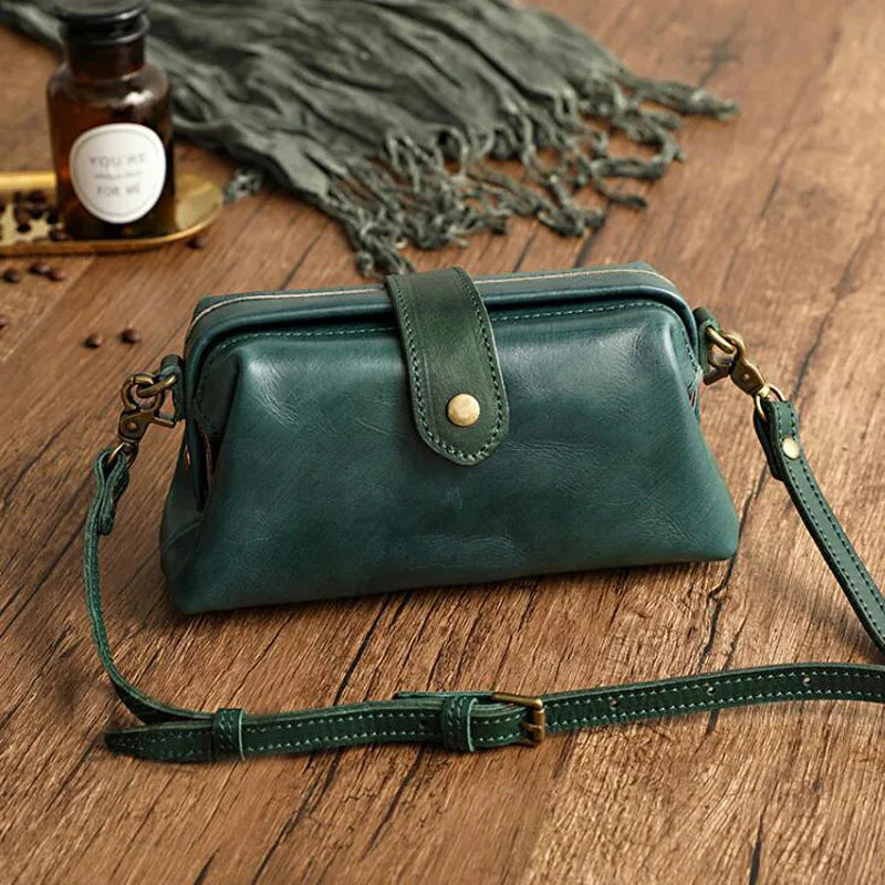 Savannah | Timeless Compact Bag in Rich Cognac Hue