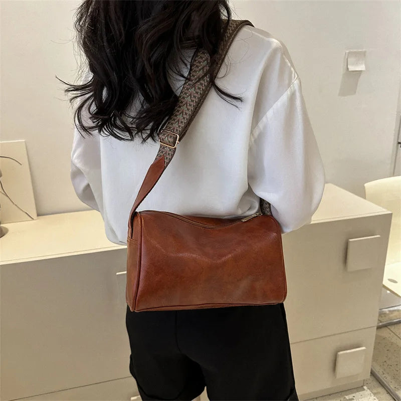 Maeve | Chic Shoulder Bag with Contemporary Strap