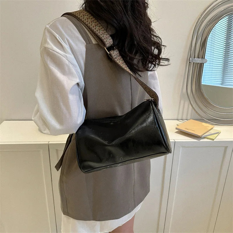 Maeve | Chic Shoulder Bag with Contemporary Strap