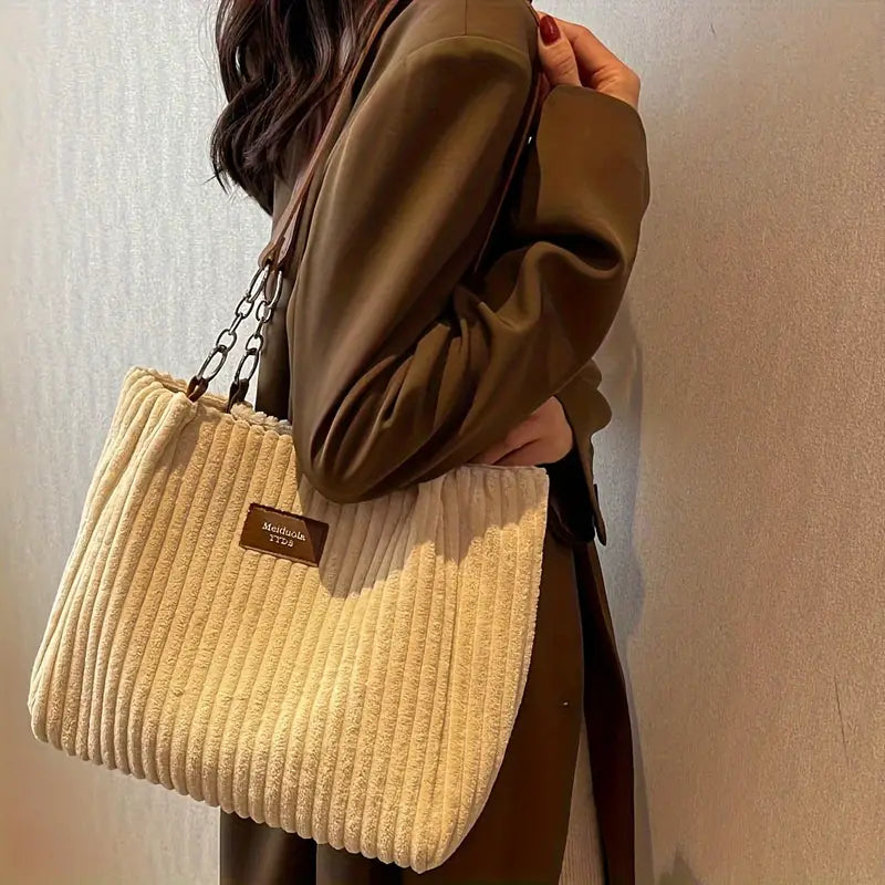 Poppy | Chic Soft Ribbed Bag with Elegant Metal Chain