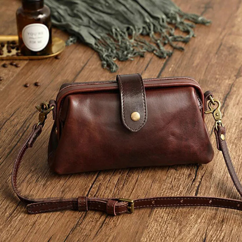 Quinn | Compact Classic Retro Shoulder Bag