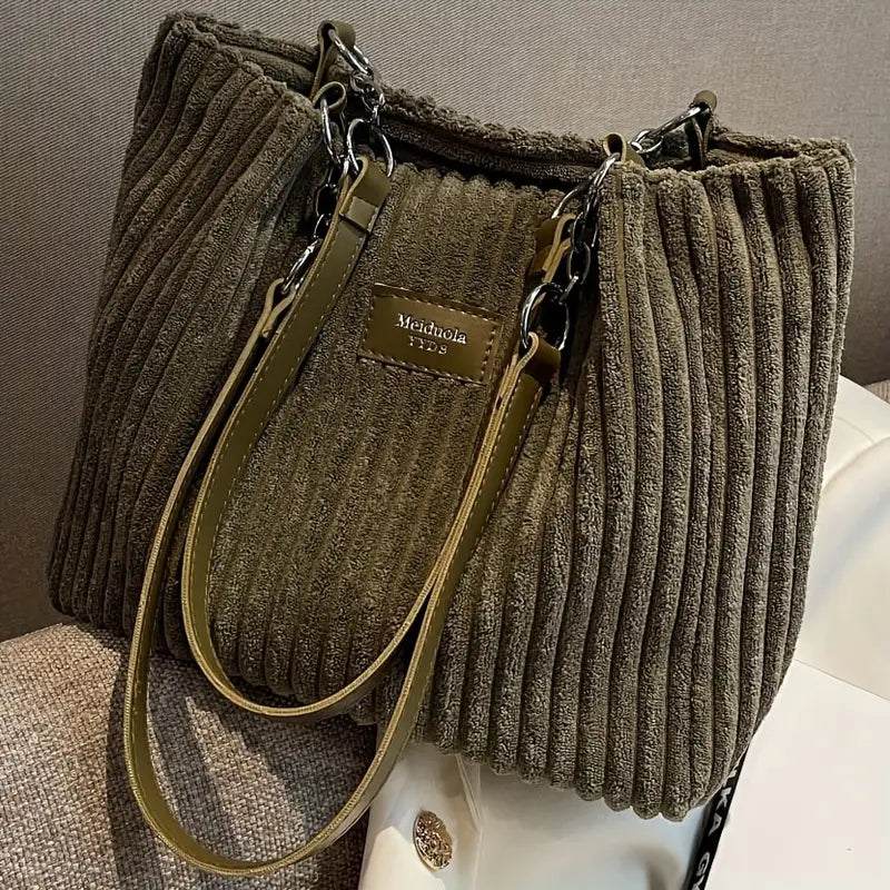 Poppy | Chic Soft Ribbed Bag with Elegant Metal Chain