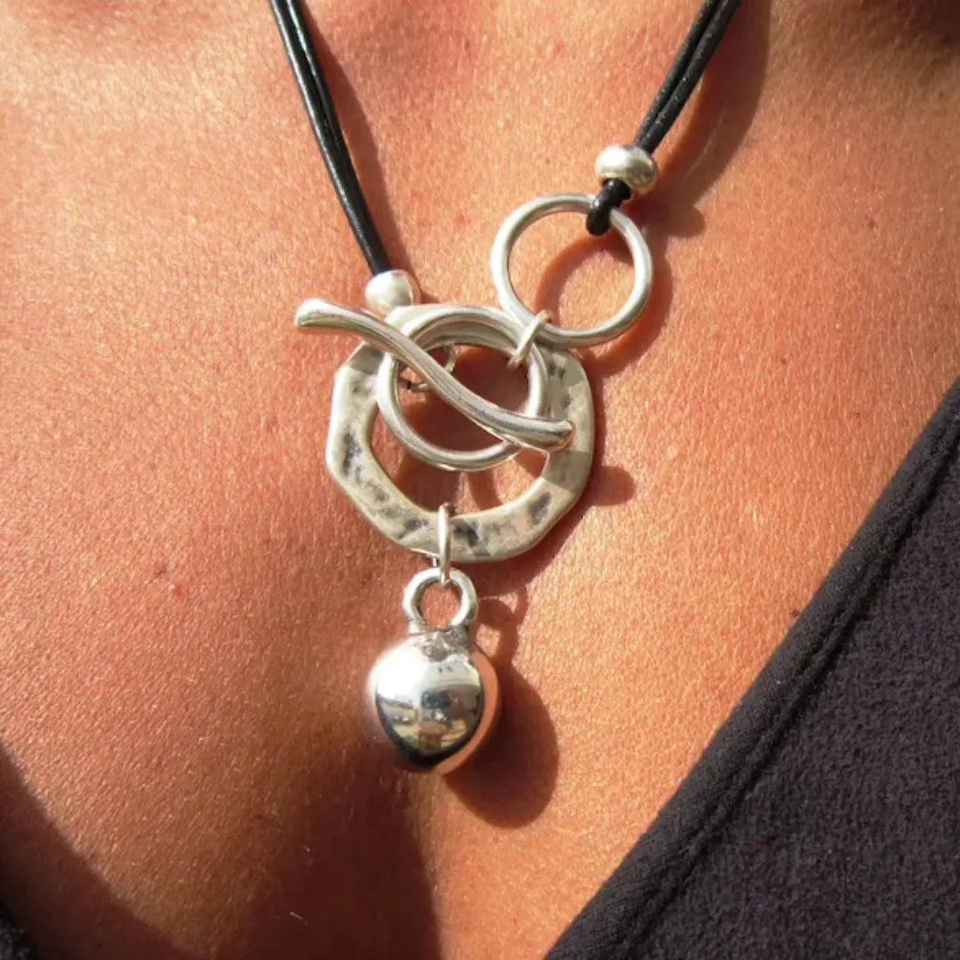 Sophisticated Vintage Silver Necklace