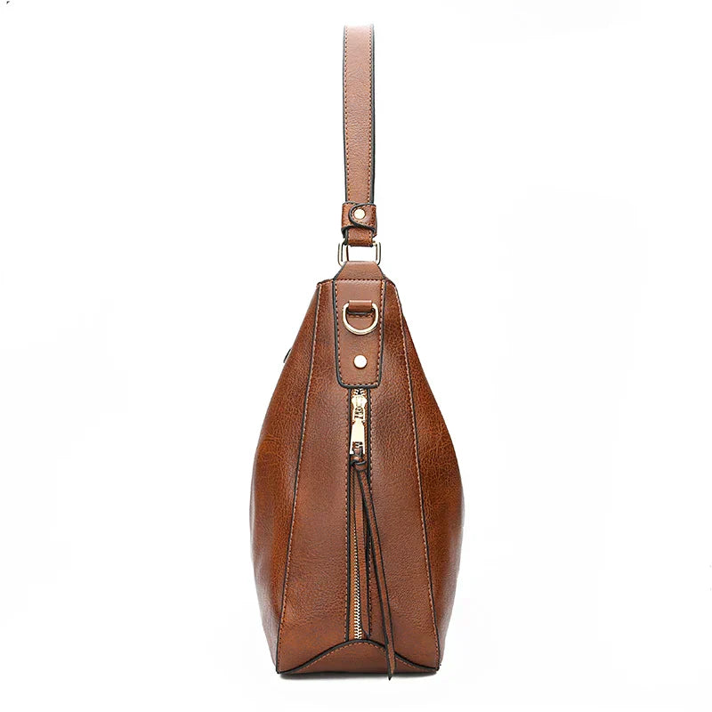 Bonnie | Chic and roomy everyday bag in timeless black