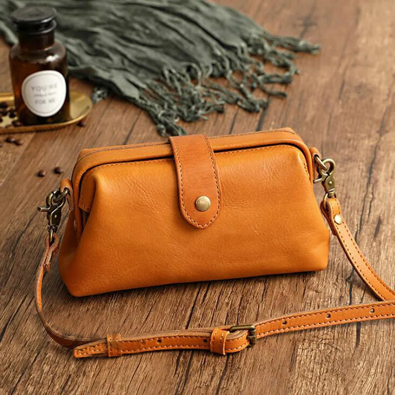 Savannah | Timeless Compact Bag in Rich Cognac Hue