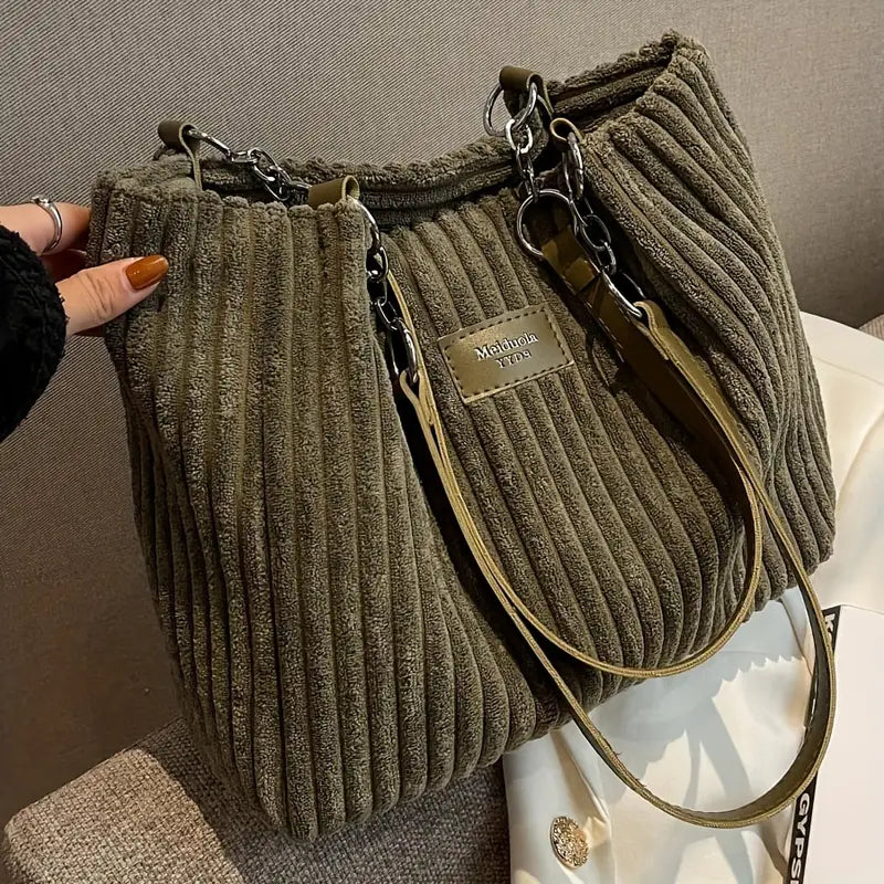 Poppy | Chic Soft Ribbed Bag with Elegant Metal Chain