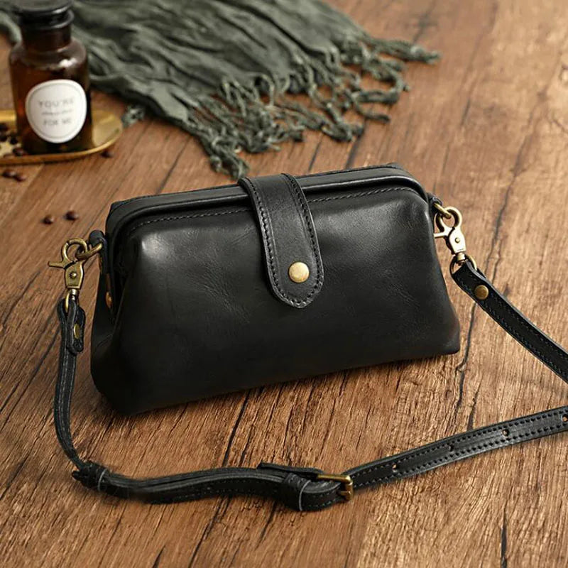 Savannah | Timeless Compact Bag in Rich Cognac Hue