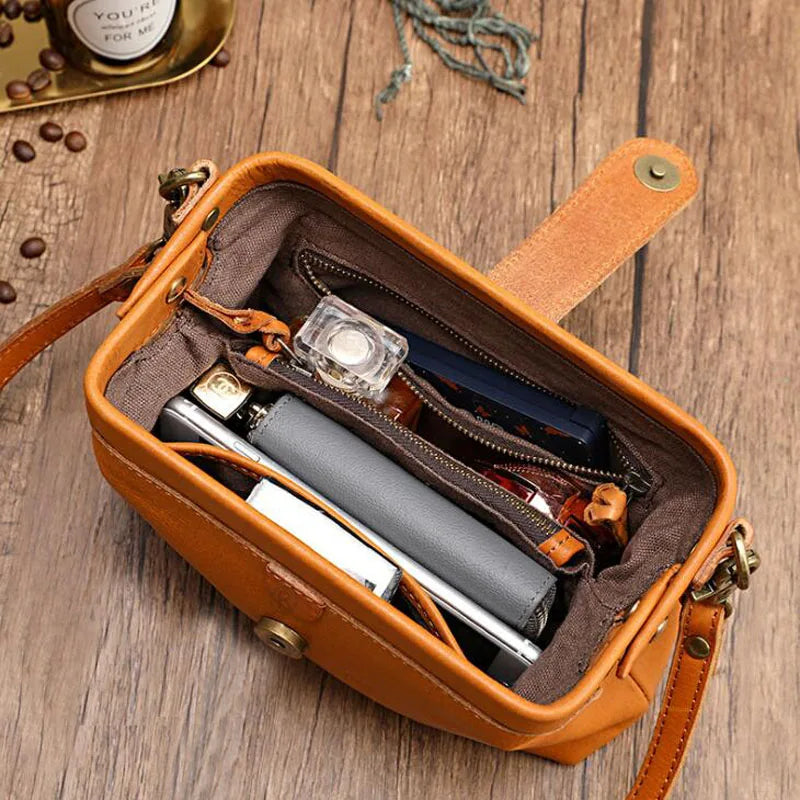 Savannah | Timeless Compact Bag in Rich Cognac Hue